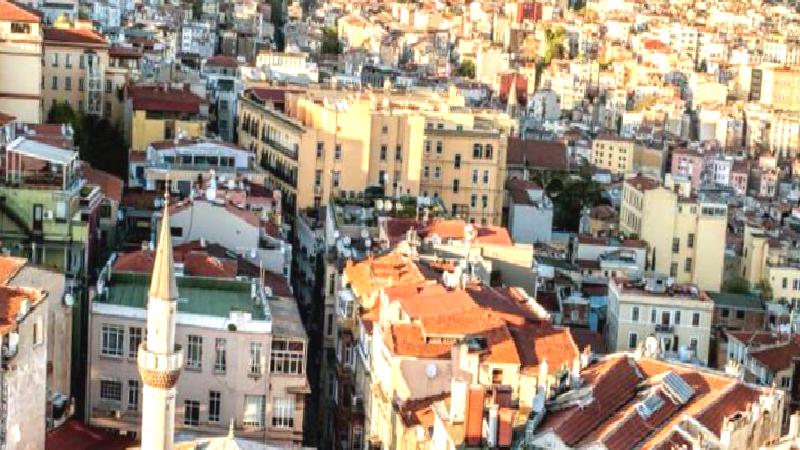 Barınma krizi: Türkiye’de gençlerin yarısı aşırı kalabalık evlerde yaşıyor