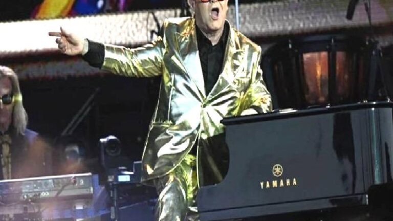 Elton John, İngiltere’de son konserini verdi