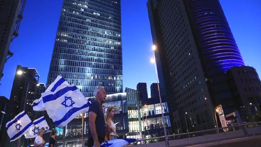 İsrailliler, hükümetin yargı düzenlemesine karşı protestoların 25’inci haftasında yine meydanlarda