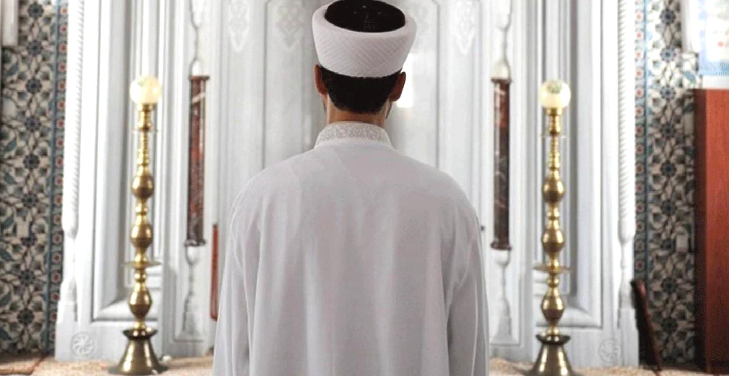 KAFTA-DER,  “Kadının dolandığı yerde erkeklerin ayağına şeytanlar dolanır’ diyen imamı müftülüğe şikâyet etti