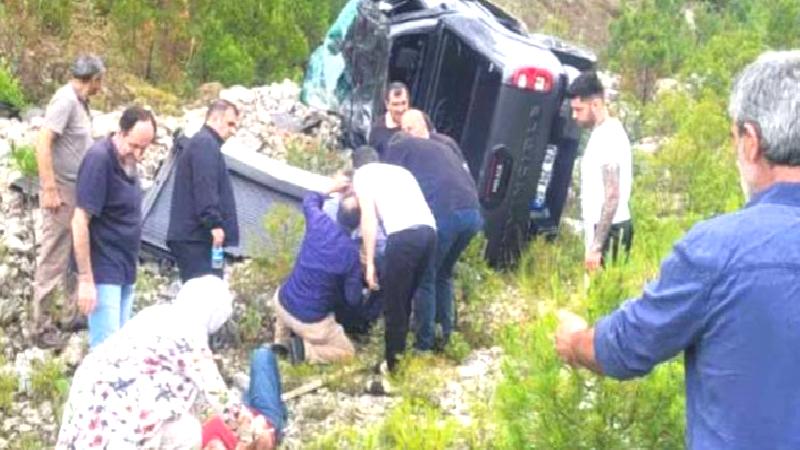 Nihat Zeybekci trafik kazasında yaralandı
