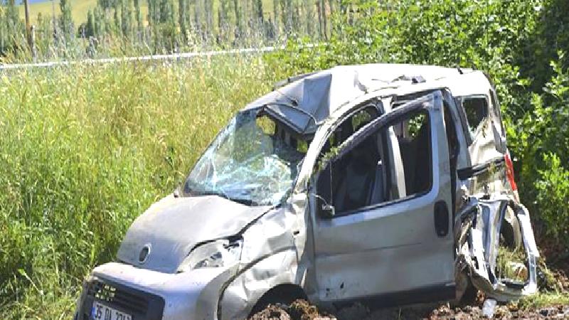 Takla atan araçta anne ve oğlu öldü; iki ağır yaralı