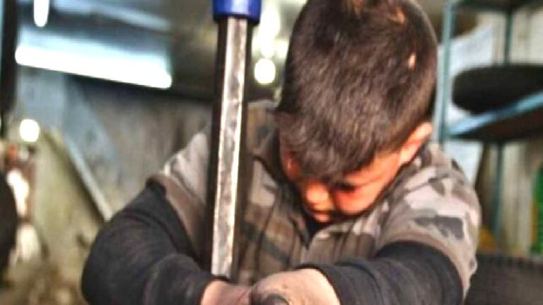 Türkiye’de çocuk işçi artıyor; sayıları 2 milyona ulaştı!