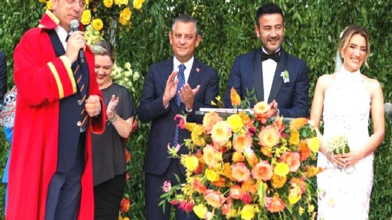 CHP’de nikah heyecanı: Beşiktaş Belediye Başkanı Akpolat, eski Bayan Kolları Başkanı Yankılıç ile evlendi