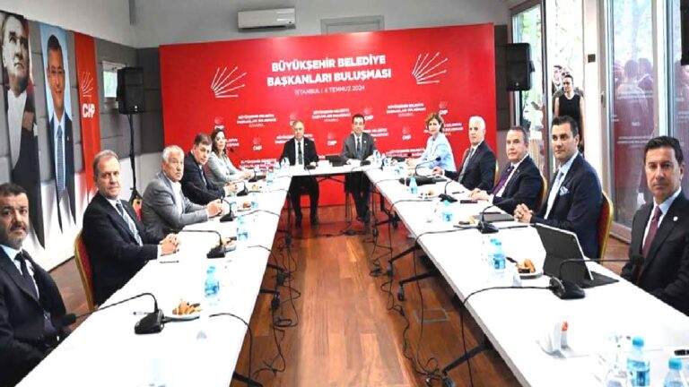 CHP’li büyükşehir belediye başkanları İstanbul’da bir araya geldi