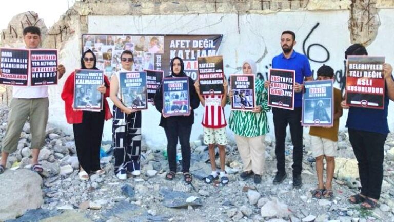 Depremde 44 kişiye mezar olan Saitbey Sitesi davası: Kaymakamlık, 7 kamu görevlisi hakkında soruşturma izni vermedi