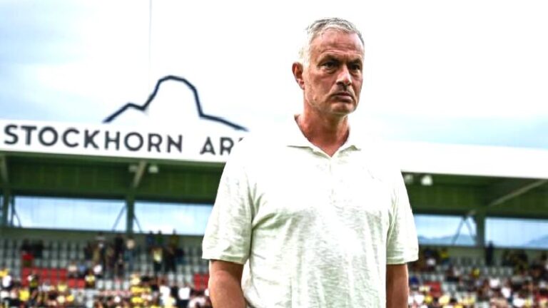 Jose Mourinho, Fenerbahçe’nin başında ilk resmi maçına çıktı