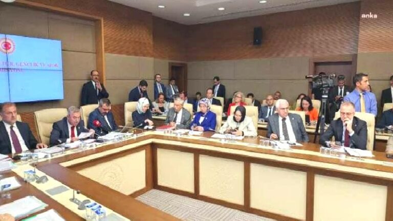 Komisyonda, Öğretmenlik Meslek Kanun Teklifi tartışması: Anayasa’ya aykırı
