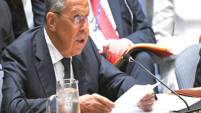 Lavrov: ABD nin uzun menzilli füze kararı Berlin için aşağılayıcıdır