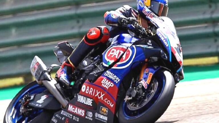 Milli motosikletçi Toprak Razgatlıoğlu, Superbike Dünya Şampiyonası’nda liderliği aldı