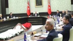 Milyonlarca emeklinin gözü Kabine’de: Kök aylığa zam yapılacak mı?