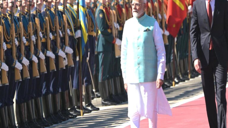 Modi: Rusya’yla daha sağlam bağların bulunması iki ülke halklarının da çıkarına