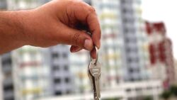 Yargıtay ev sahibini haksız buldu; “Kiracıya her saatte mesaj atılamaz!”