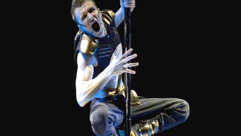 Dünya direk dansı şampiyonu Antalya’da ‘deniz üstünde yürüdü’