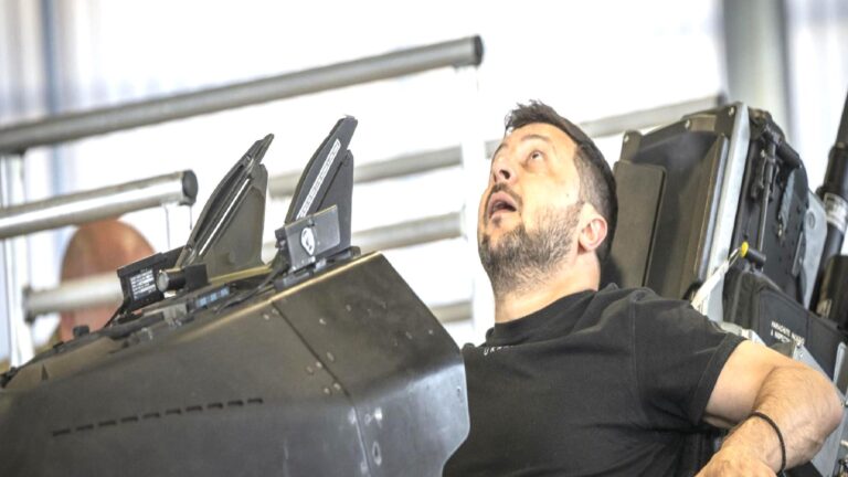 ‘F-16’ların ilk partisi Ukrayna’ya teslim edildi’