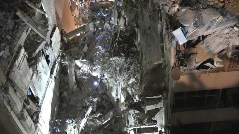 Hizbullah, üst düzey komutanlarından Fuad Şükür’ün İsrail saldırısında öldürüldüğünü doğruladı