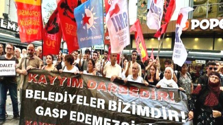 İzmir’de Hakkari Belediyesi’ne kayyım atanmasına karşı protesto: Bu rejim açıkça bir darbe rejimidir