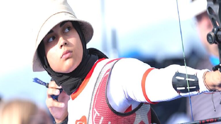 Milli okçu Elif Berra Gökkır, son 32 turuna yükseldi