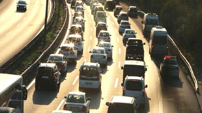 Motorlu kara taşıtlarının ticareti hakkındaki yönetmelik Resmi Gazete’de