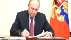 Putin imzaladı: Rusya, Batı değerlerini kabul etmeyenlere kapılarını açıyor