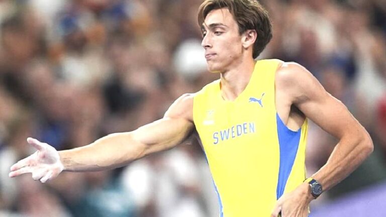 Sırıkla atlamacı Arnold Duplantis, dünya rekorunu tekrardan geliştirdi