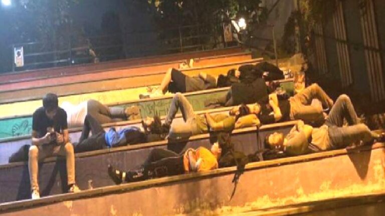 Üniversite kayıtları başladı: Yurt ve kira krizi, öğrencileri aile eviyle sınırlıyor
