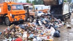 Adana’da bir kadının torunları çantayı çöple birlikte attı: Temizlik görevlileri çöpleri döküp didik didik arama yaptı