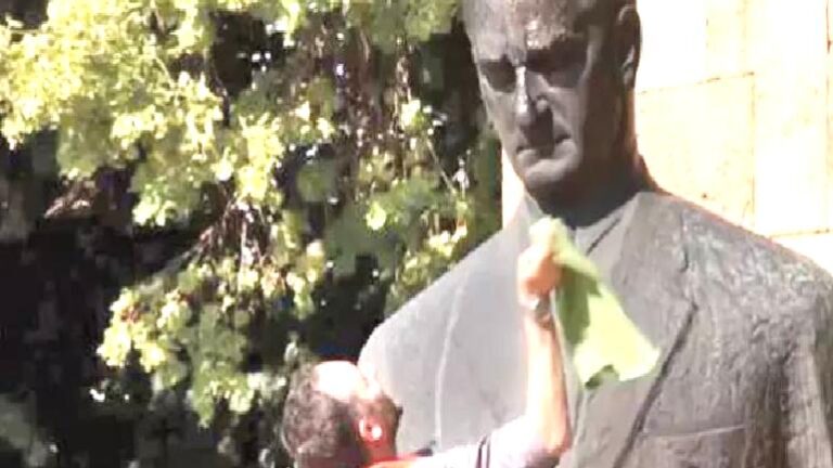 Ahmet Hakan’dan işten çıkarılan belediye çalışanına destek: Buradan Atatürk’e saygısızlık çıkarmak, çok zorlama