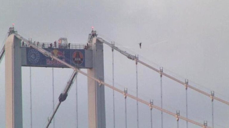 Asya’dan Avrupa’ya ip üstünde geçti: Akrobat İstanbul Boğazı’nda rekor kırdı