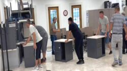 Beyoğlu Belediyesinin tabelaları söküldü