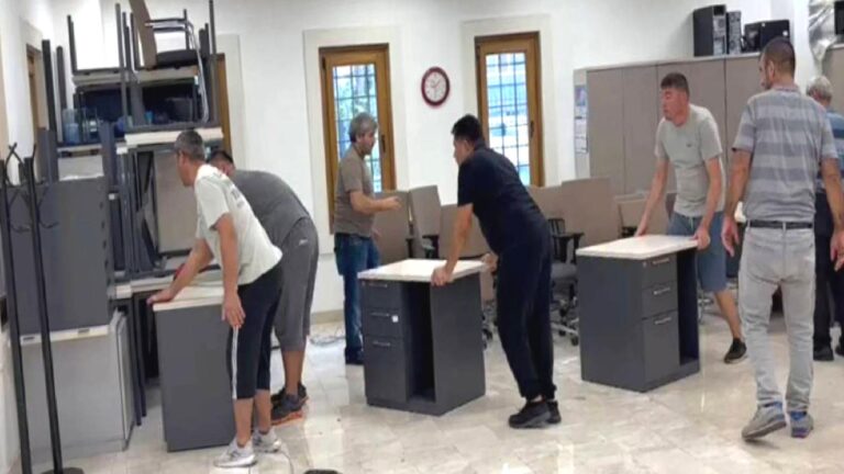 Beyoğlu Belediyesinin tabelaları söküldü