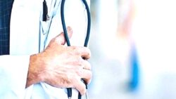 Doktora ilaç verip uyutarak cinsel saldırıda bulunan başhekim tutuklandı