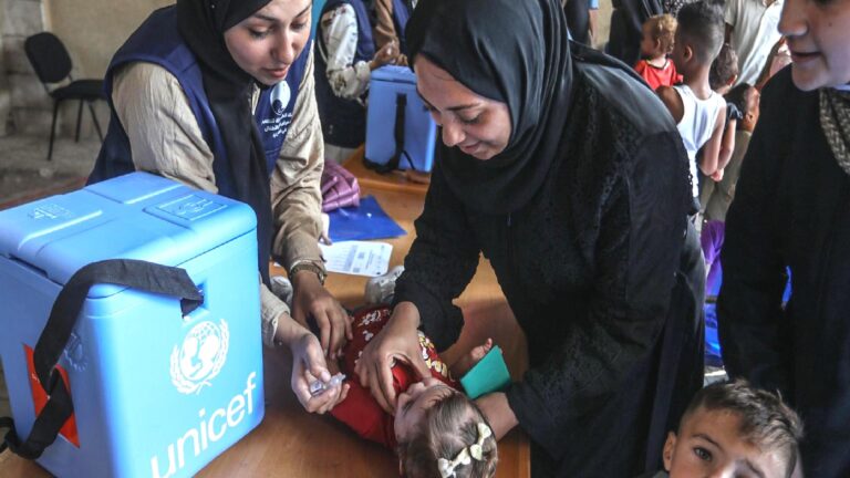 DSÖ duyurdu: Gazze’de 446 binden fazla çocuğa ‘çocuk felci aşısı’ yapıldı