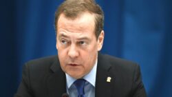 Medvedev: Polonya’ya kadar bir güvenlik kordonu oluşturmamız gerekebilir