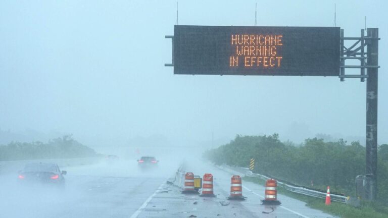 ABD’de ‘yüzyılın en büyük kasırgası’ karaya vurdu: 4 ölü