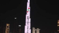 BAE’den Lübnan’a destek: Burj Khalifa’ya Lübnan bayrağı yansıtıldı