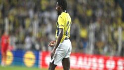 Fenerbahçeli futbolcu Osayi Samuel mahsur kaldı! “15 saattir sağlık ve güvenlik garantisi olmadan…”