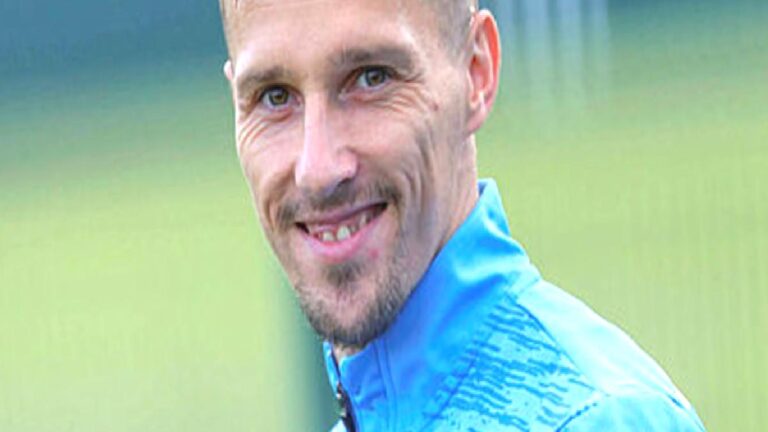 Gollerimi atacağım