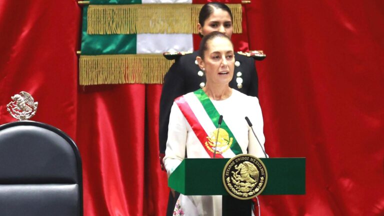 Meksika’nın ilk bayan devlet başkanı Claudia Sheinbaum göreve başladı