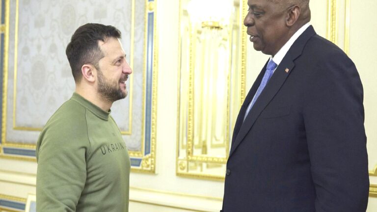 Pentagon Şefi Austin’den Kiev’e sürpriz ziyaret: ‘Rusya’ya uzun menzilli silahla saldırılara izin yok’