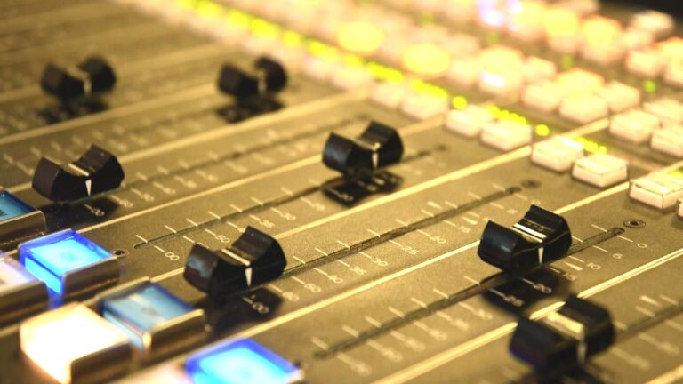 Polonya’da bir radyoda çalışan tüm gazeteciler kovulup yapay zeka ile sunuculuğa başladı: Ülkede büyük tartışma başladı