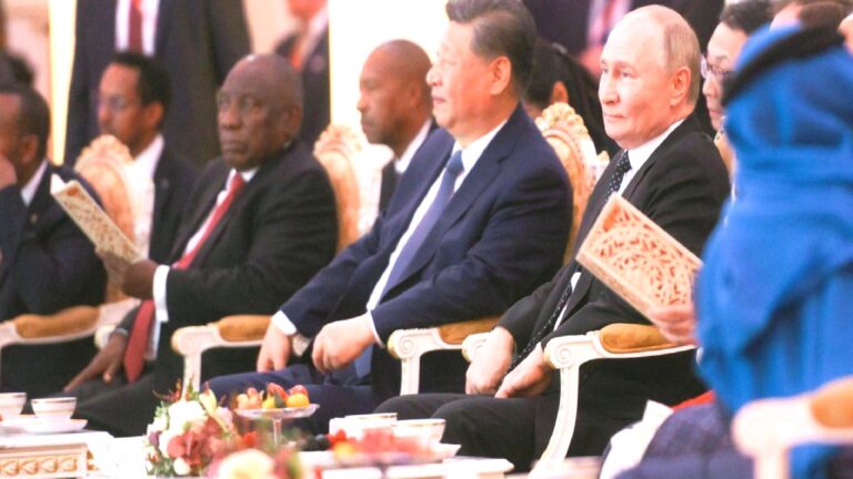 Putin: Doları silah olarak kullananlar büyük bir hata yapıyor