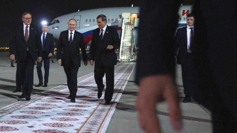 Putin, Türkmenistan’ın başkenti Aşkabat’ta: İranlı mevkidaşıyla görüşecek