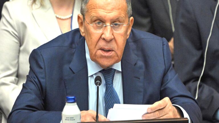Rusya Dışişleri Bakanı Lavrov: Zelenskiy Ukrayna’yı Batı’ya askeri bir şirket olarak sunuyor