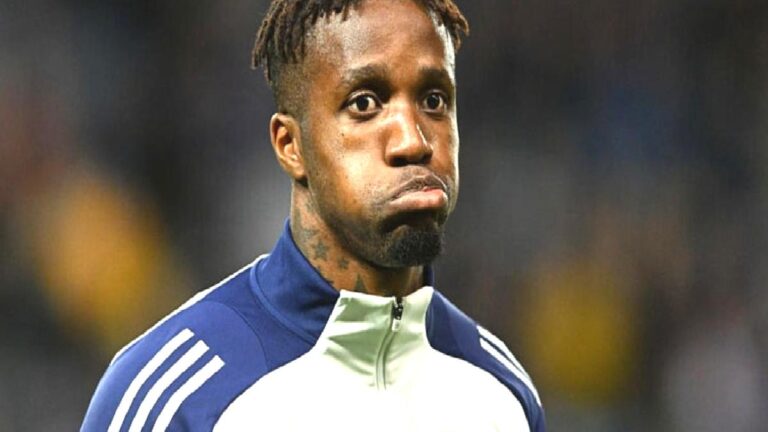 TRANSFER HABERLERİ | Galatasaray’ın yıldızı Wilfried Zaha’yı yerden yere vurdular!