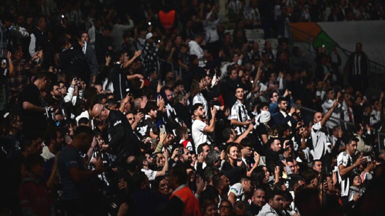 Beşiktaşlı taraftarlardan Kasımpaşalı futbolcuya sert tepki!