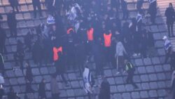 Fransa’da İsrail’e tepki! Tribünlerde kavga çıktı