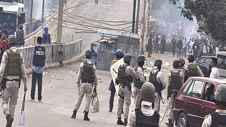 Hindistan’da 200’den fazla insanın öldüğü iki etnik grup arasındaki çatışmalar yeniden başladı