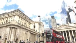 İngiltere Merkez Bankası beklentilere uydu: Politika faizini 25 baz düşürdü