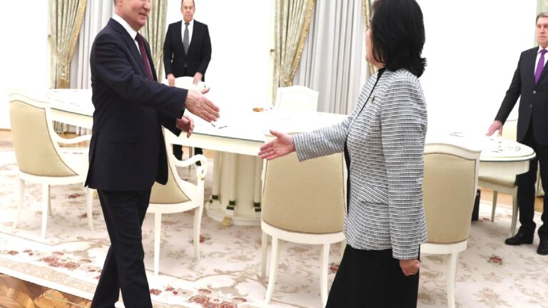 Putin, Kuzey Kore Dışişleri Bakanı Choe ile görüştü